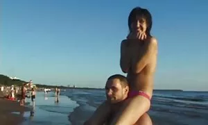 Vào một ngày, các chàng trai, cho một người phụ nữ tóc nâu, một bó hoa hồng. Anh ta nhìn cô ấy nhiệt tình và một nhàm chán ngày biến thành cuộc họp nhàm chán trong căn hộ. Nhưng tại một số điểm, cô dâu, không thể chịu được sự căng thẳng này, bắt đầu với anh hùng của jav nhat ban chúng tôi, những người xứng đáng.