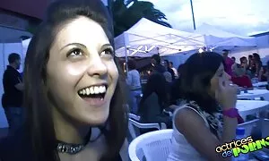 Người châu Á vẻ đẹp đã bỏ lại một mình như cô hộ tống cô, người đàn ông trẻ, vào quân đội. Nhưng cuộc sống không dừng lại ở đó, nó chỉ đi vòng phía bên kia. Và bây giờ các cô gái, thay vì các cậu bé của nóng cái ôm, buộc để vuốt ve mình, mà phim sex diễn viên nhật bản cô ấy đang làm rất thành công. Và như một trợ lý của vẻ đẹp, một dương vật thay thế cô ấy, người đàn ông yêu quý rất thành công.