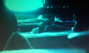 Một người bạn của anh hùng của chúng tôi quyết định để chuẩn bị một món quà cho anh ta: để tổ chức một cuộc họp nhóm trong đó một séc và một người nga sẽ tham gia. Ba người đàn ông đang phá vỡ ba cô gái tóc vàng và họ đang rên rỉ rất nhiều mà một người hàng xóm, với một mũi khoan và bên cạnh anh ta đã không đứng ở biên sex nhật không che full hd độ của âm thanh.