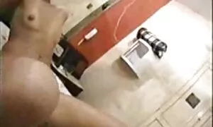 Ai biết cô gái này sẽ rất yếu trên phía trước? Bạn của bố cô ấy về nhà và thấy một đàn tinh nghịch ngồi trên ghế, rõ ràng cho thấy dấu hiệu của kích thích. Người đàn ông đã chỉ để chiên vẻ đẹp của lông trong toàn bộ đồ phim jav nhật vietsub lông mu.