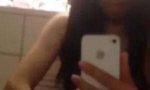 Lúc đầu, hai đáng yêu niên đăng ngọt ngào về gia đình đồng, và sau đó quyết định thử nó cho bản thân mình. Các người đẹp và diễn viên khiêu dâm nhật có tổ chức một phiên thủ dâm, mỗi vuốt ve âm hộ của cô. Cho một thời gian dài và siêng năng họ thay đổi âm vật của họ và môi, đương nhiên đạt được sự ngọt ngào, và mong muốn cực khoái, mà họ vẫn nhận được. Tiếp theo thời gian, các người đẹp muốn thử thủ nhau và sau đó làm porn.