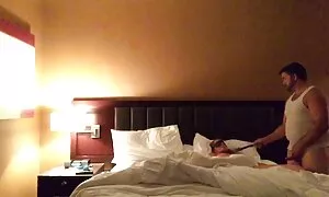 Về đến nhà, các cậu bé tìm thấy cô gái của mình những diễn viên jav hot nhất gần như trần truồng, sạch sẽ và có mùi. Nó để làm gì? Nhưng mà không đi vào chi tiết, anh hùng của chúng tôi bắt đầu tình bạn gái của mình. Tóc vàng với rất mỏng chân hút khéo léo và với rất nhiều đam mê. Cô cung cấp cho những gã mạnh mẽ bắn vào ngực và cổ sau khi quan hệ tình dục.