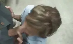 Các cô gái tóc vàng muốn nhổ vào những điều cấm của các bậc cha mẹ và vẫn không như cô vui lòng. Đang trong một phòng khách sạn, Shabolda hút các chàng trai và không ai sẽ ngăn chặn sự nghiệp dư từ nhận được hạnh phúc thật sự tuyệt vời này, ngày. Tại sao cô gái mặc áo này trinh như sex không che nhật một viết bao?