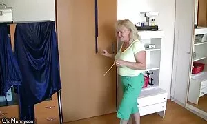 Một mỏng tóc vàng đọc trong một tạp chí rằng phim sex nhat ban ko che sự nhạy cảm của nhạy cảm khu phải liên tục thử nghiệm. Đây là lý do tại sao các trụy bây giờ đánh giá cô rất vui khe và vuốt ve núm vú của cô. Như là một kết quả các thí nghiệm rất thành công: các cô gái rùng mình với niềm vui.