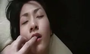 Tất cả các bà mẹ có muốn chứng minh chúng phim sex jav mới nhất chăm sóc. Khi một phụ nữ biết rằng con trai bà đã bỏ rơi bởi người yêu của mình, cô ấy phấn đấu để thỏa mãn các cậu bé của ham muốn tình dục, cho anh ta một thổi kèn vào sáng kiến riêng của mình và mình để các người đàn ông trẻ, trong những khoảnh khắc khi chồng cô không có ở nhà.