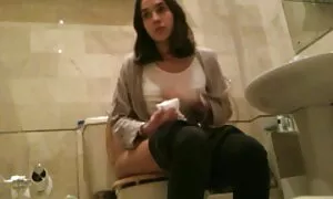 Khi vào một người phụ nữ nhà của một thầy web jav nhật giảng rơi vào một đúng lửa linh cẩu. Ông không nghĩ là một trong những người tội lỗi sẽ kích thích anh ta và khiêu khích anh ta đến tình dục. Các người nghèo không có thời gian để đọc xong vần, ông đã nói dối với một chi trong các cánh tay này, cơn giận dữ. MẸ anh mà không cởi vớ cô.